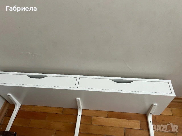 Конзолен шкаф за стена