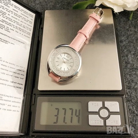 Дамски ръчен часовник Swarovski с кожена верижка и кристали , снимка 6 - Дамски - 52220804
