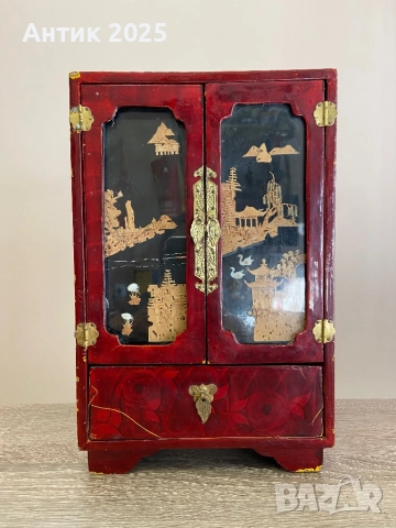 Винтидж китайска кутия за бижута от червено лакирано дърво с резба