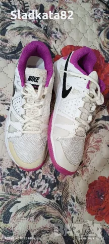 Дамски оригинални маратонки Nike, снимка 3 - Маратонки - 47235228