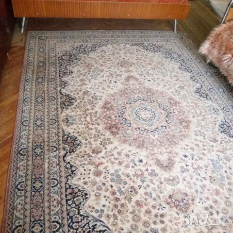 Тъкан персийски килим, снимка 1 - Килими - 46009124