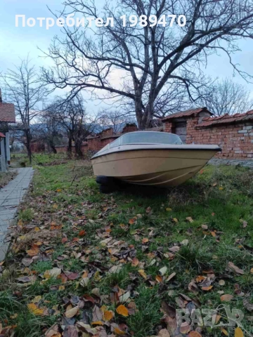Продавам рибарска лодка.