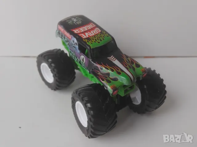 Оригинален Джип Monster Jam - Grave Digger , снимка 4 - Коли, камиони, мотори, писти - 48246873