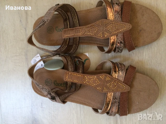 Чисто нови,удобни сандали footflexx.