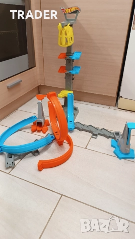 Hot Wheels Looping Action Launch Track Set лупинг писта , снимка 4 - Коли, камиони, мотори, писти - 30936885