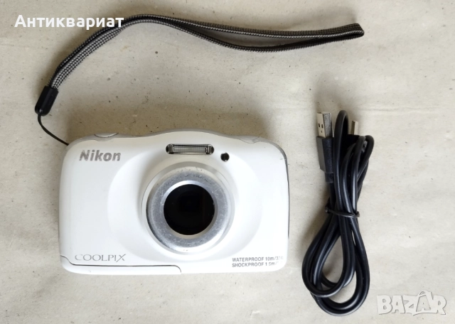 Противоводен фотоапарат Nikon Coolpix S33 / 13.2MP