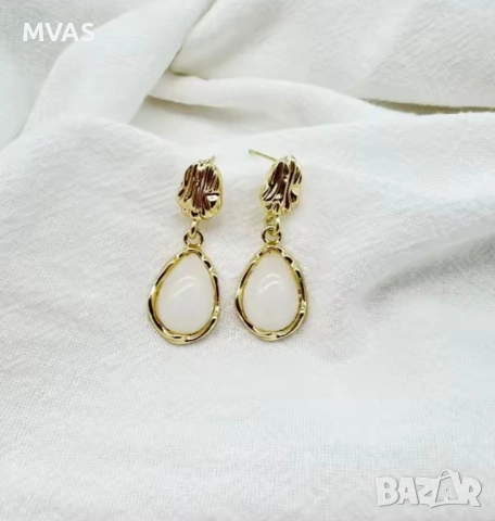 Нови обеци капка златисти с бяло, снимка 2 - Обеци - 52819092