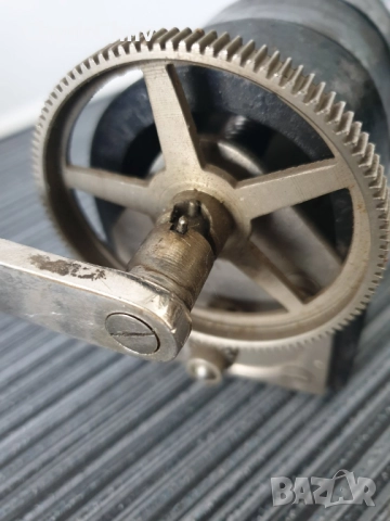 Малко старо динамо с манивела/телефонен магнитен генератор на ток, снимка 4 - Антикварни и старинни предмети - 52840312