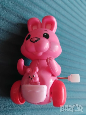 Механична навиваща се играчка зайче