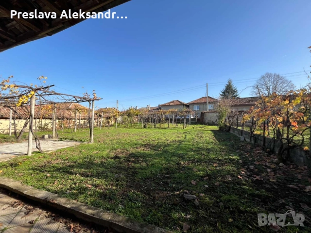 Двуетажна къща в с. Драгоево, снимка 2 - Къщи - 52443371