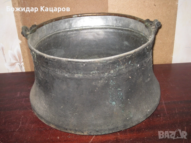 Стар голям котел, бакър. Цена 110 лева, (56.24 €). Пращам по Еконт.