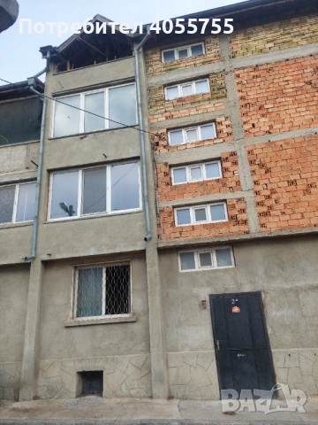 Триетажна жилищна сграда 