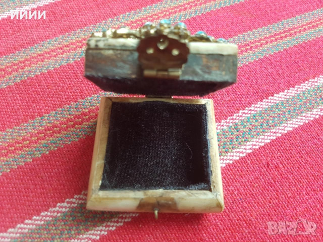 Кокалена кутия за бижута , снимка 3 - Антикварни и старинни предмети - 53401103