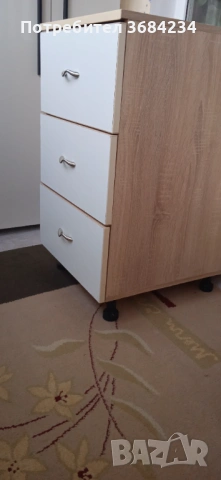 Продавам шкаф с 3чекмеджета