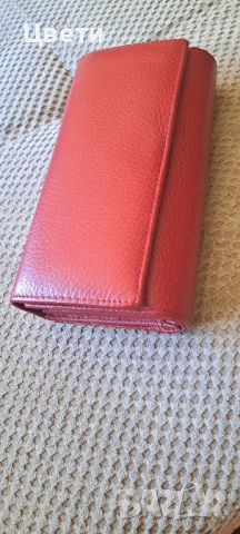 Дамско червено портмоне , снимка 2 - Портфейли, портмонета - 46414015
