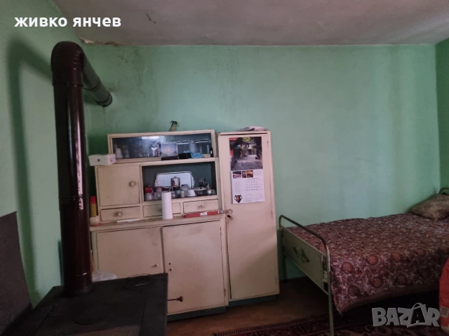 Продавам едноетажна къща в с. Карагеоргиево, снимка 11 - Къщи - 53992289