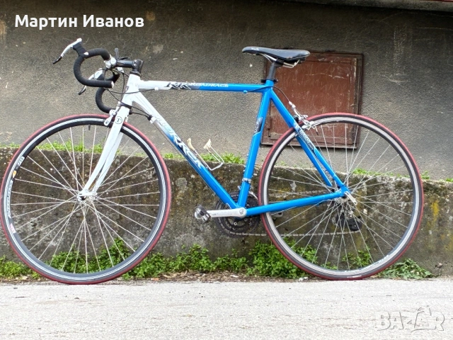 Ретро шосеен бегач