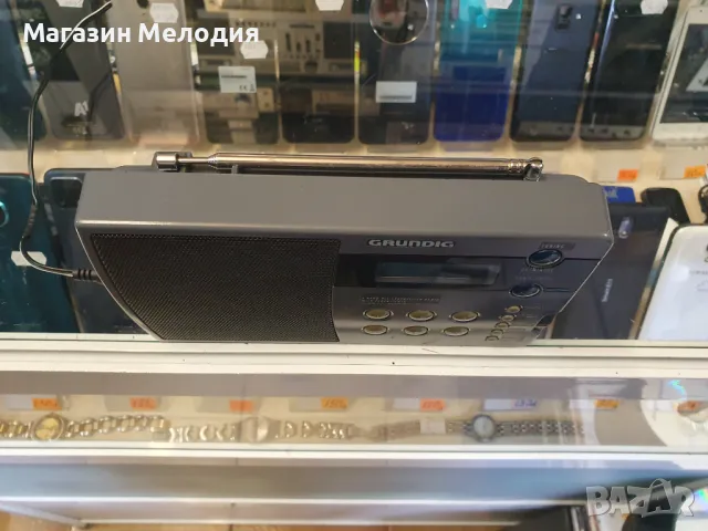 Радио Grundig Ocean Boy 340  В перфектно техническо и много добро визуално състояние. Работи на ток , снимка 5 - Радиокасетофони, транзистори - 48881178