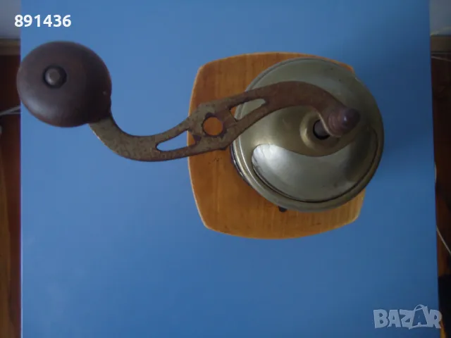 Стара ретро дървена мелница за кафе, снимка 3 - Антикварни и старинни предмети - 50342261