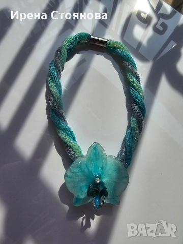 Колие с естествен цвят на орхидея в сини нюанси. Цветето е направено, като брошка , снимка 2 - Колиета, медальони, синджири - 53738127