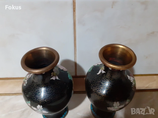 Cloisonne Клоазоне Двойка стари вази бронз клетъчен емайл, снимка 3 - Антикварни и старинни предмети - 53357436