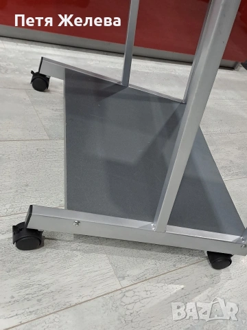 Компютърно бюро с колела и изтеглящ се плот, снимка 6 - Бюра - 53647927