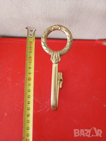 Винтидж месингова закачалка