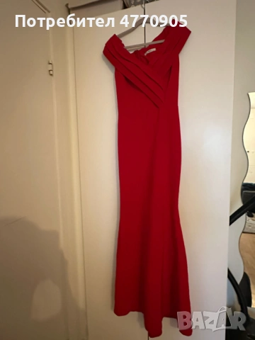 Червена рокля