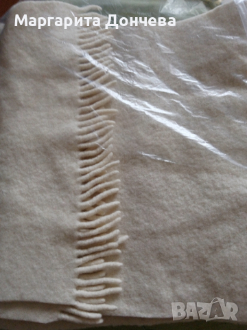 бял вълнен пояс за народна носия , снимка 1 - Антикварни и старинни предмети - 44968260