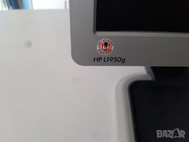 Монитор 19" HP L1950g, снимка 2 - Монитори - 52587511