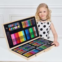 Детски комплект за рисуване - 180 части. Куфарът е изработен от дърво. Съдържа - 20 бр. цветни молив, снимка 5 - Рисуване и оцветяване - 45688056