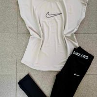  Дамски Тениски,клинове  Nike, снимка 1 - Спортни екипи - 45338482