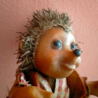 Колекционерска кукла мека играчка Steiff Macki Hedgehog Таралеж 11 см, снимка 11 - Колекции - 45854754