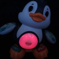 Интерактивна бебешка играчка пингвин Fisher Price Valentine The Penguin , снимка 5 - Музикални играчки - 45489795
