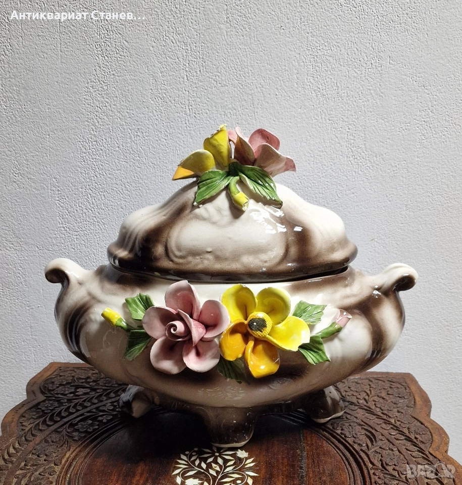 Прекрасен супник с 3д цветя в стил Басано Италия , снимка 1