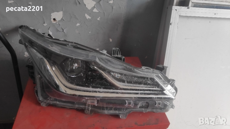 Продавам - оригинален десен Led фар за Toyota Corolla 2022 г със забележки, снимка 1
