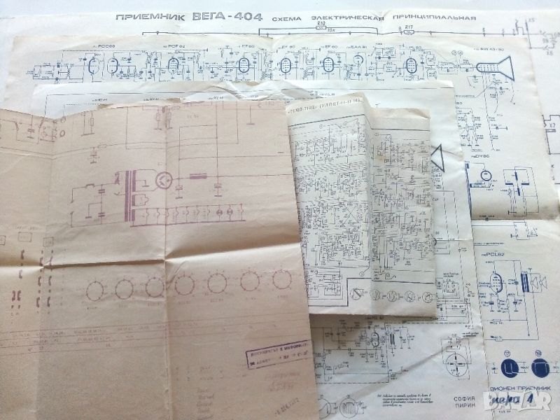 Лот стари радио и телевизионни принципни схеми, снимка 1