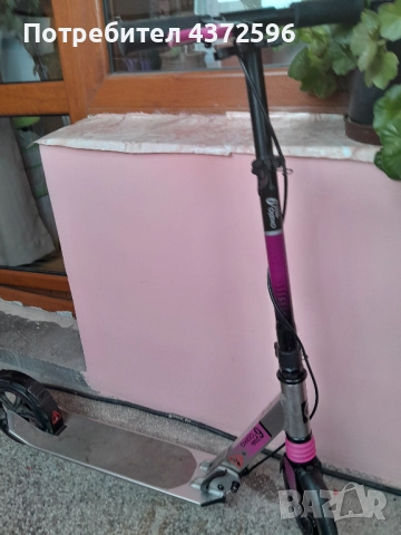 Тротинетка Oxelo Mid 9 в отлично състояние, снимка 6 - Скейтборд, ховърборд, уейвборд - 52107818