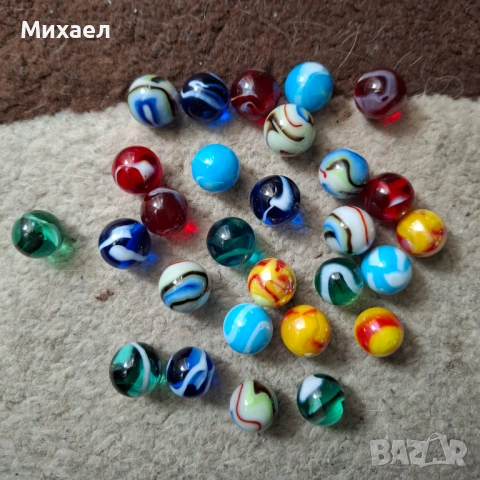 Цветни стъклени топчета