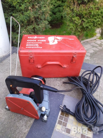 Mafell KFU 1000 - машина , фреза за фуги на подови настилки, снимка 10 - Циркуляри - 53877432