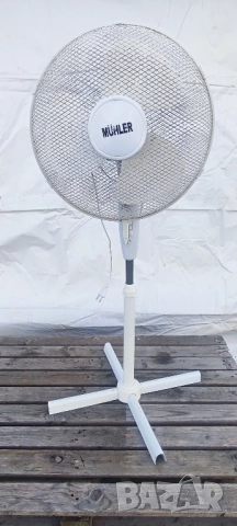 Вентилатор на висока стойка с въртяща се глава