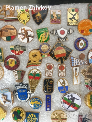 стара колекция събирана с години от значки на тема СПОРТ и ФУТБОЛ, снимка 8 - Колекции - 54025454