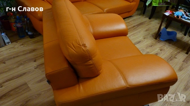 Италианска КОЖЕНА и ДЪРВО Гарнитура за Хол и Всекидневна с Масивен Диван и Два Фотьойла. Като Нова! , снимка 8 - Дивани и мека мебел - 52235421