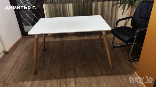 Бяла кухненска маса с дървени крака 80х120 см, снимка 1 - Маси - 46463291