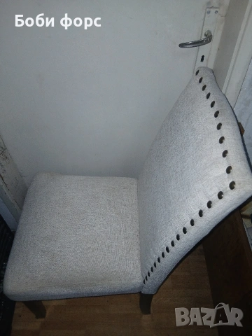 Уютен стол бял цвят 