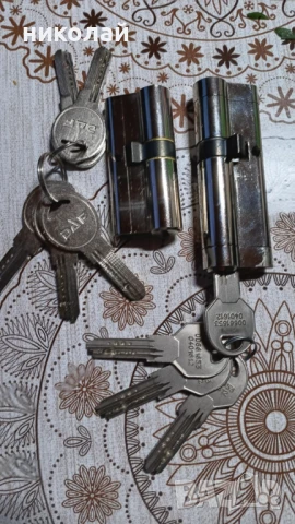 Продавам два броя патрони за врати