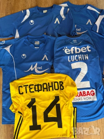 Фланелки на Левски