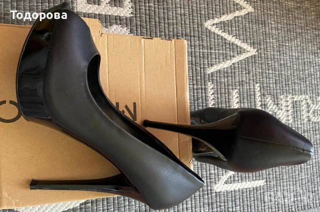 Много високи черни обувки MANGO , снимка 2 - Дамски обувки на ток - 54097260