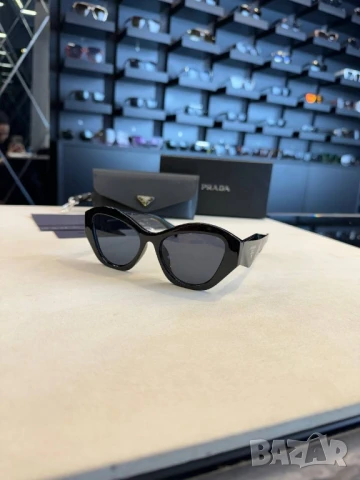 очила с черен обикновен калъф prada , снимка 4 - Слънчеви и диоптрични очила - 50608361