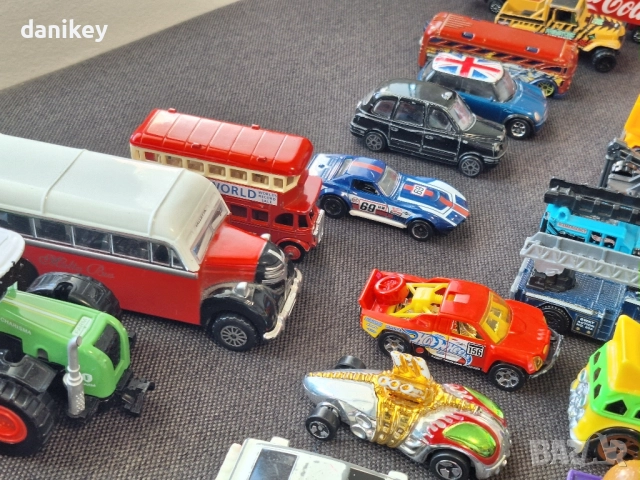 Огромна колекция от колички + бонус 3 изтрелвачки, снимка 6 - Коли, камиони, мотори, писти - 52621905